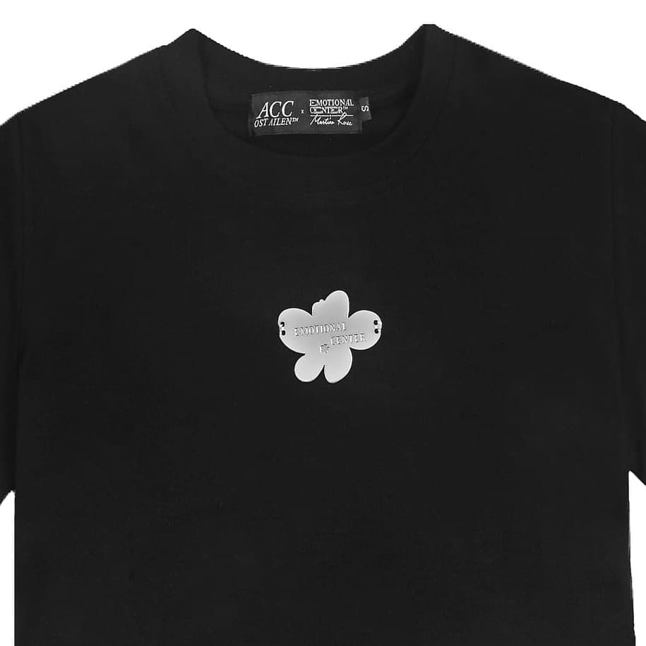 T shirt with metal logo